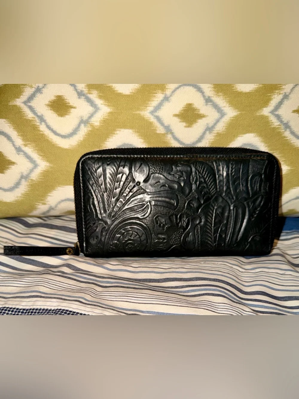 NWOT Beautiful Black Tooled Floral-Embossed Leather Zip-Around Wallet